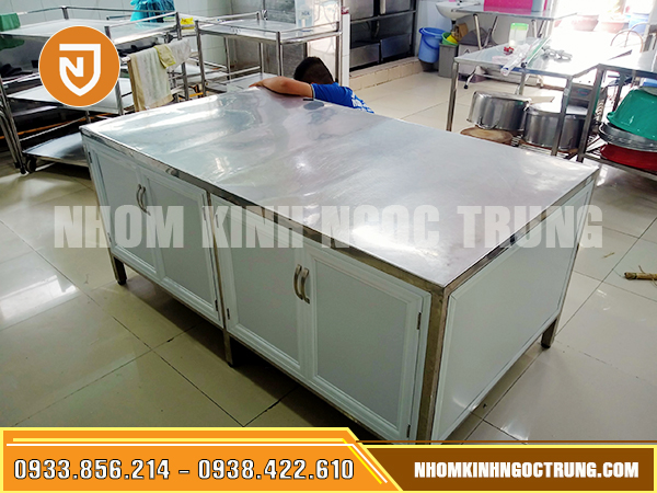 cua bep nhom alu cho ban an