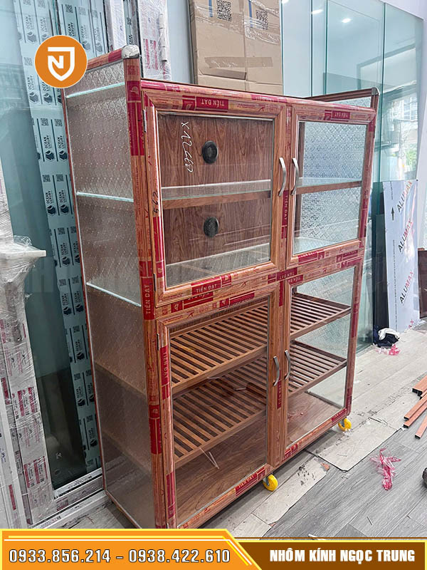 tu chen nhom gia go ngang 1,.2m cao 1.6m