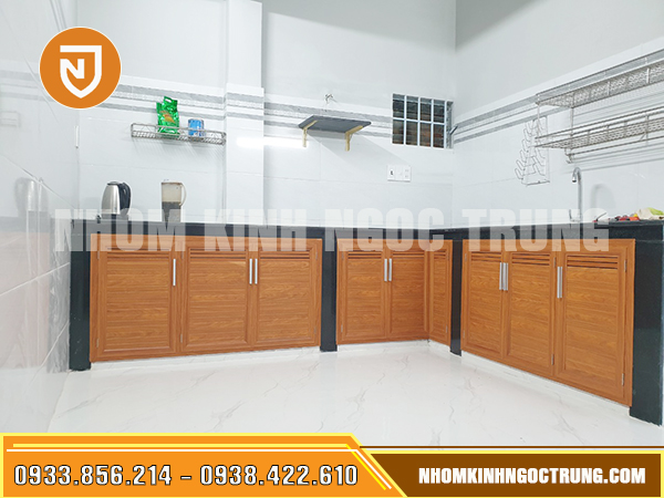 cua bep duoi nhom gia go dep