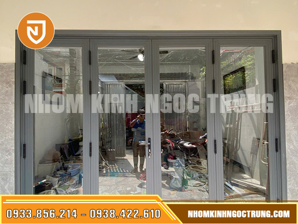 cua nhom xingfa 4 canh mau xam