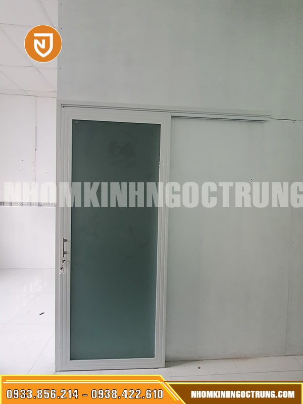 cua lua nhom xingfa trang sua