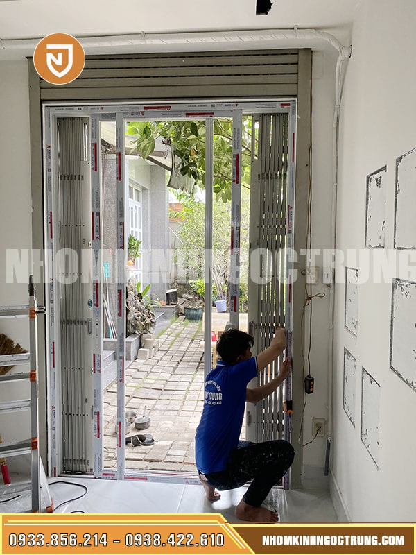 cua lua 2 canh nhom xingfa