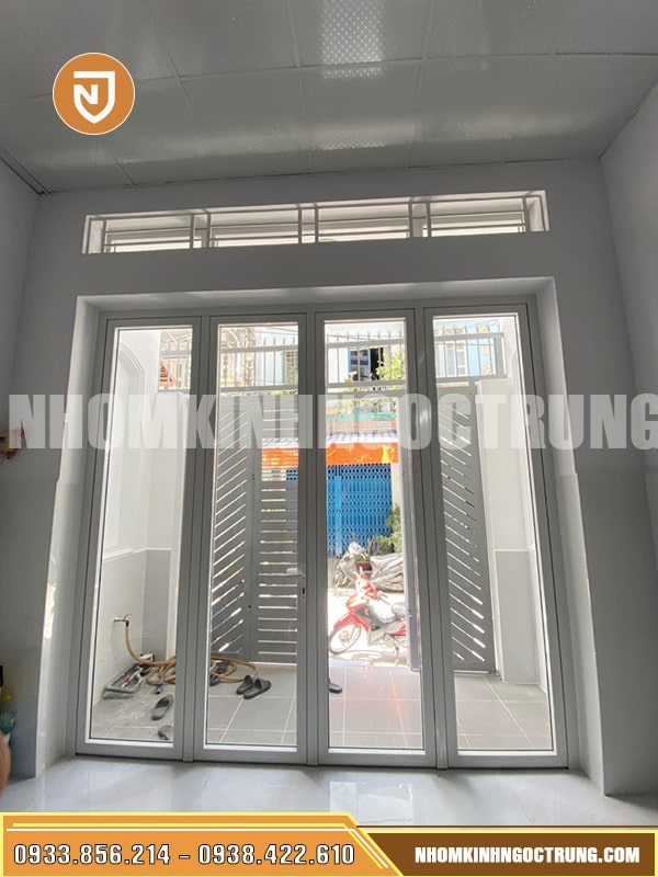 cua chinh 4 canh nhom xingfa trang sua