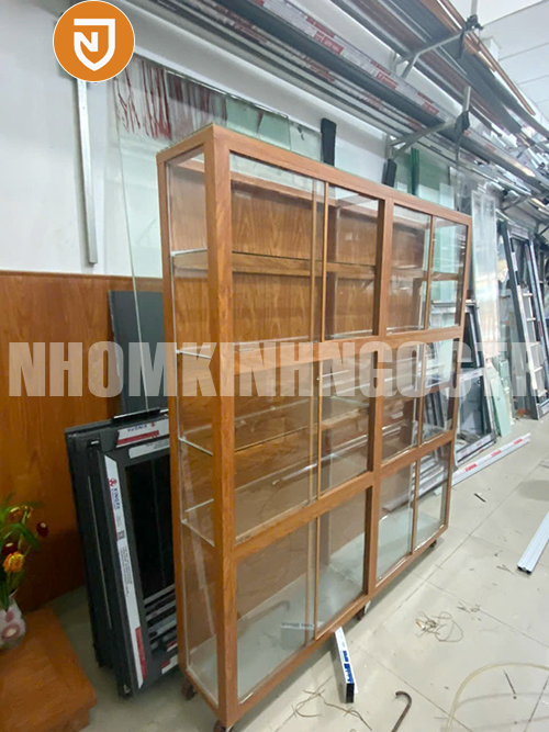 Tủ trưng bày vân gỗ - cửa lùa- 1400 x 1600 x 250mm tu trung bay nhom van go
